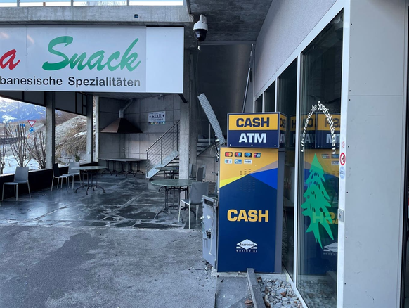 Des inconnus ont fait exploser un bancomat à Zizers en décembre 2024.