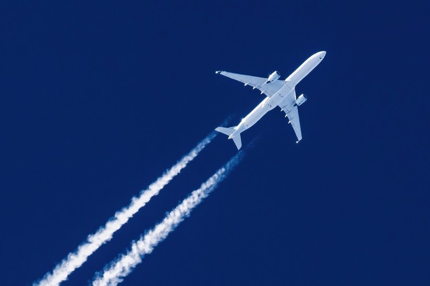 Les traînées de condensation des avions contribuent à l&#039;effet de serre