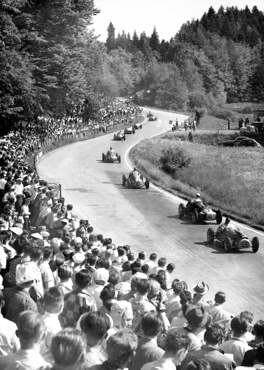 Bildnummer: 04130221 Datum: 18.05.1952 Copyright: imago/LAT Photographic
Alan Brown (Cooper Bristol) vor Stirling Moss (beide England / HWM Alta) vor Emmanuel de Graffenried (Schweiz / Maserati) - PUB ...