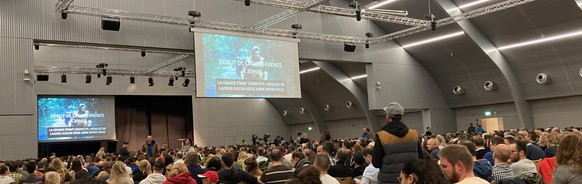 L'attente à trente minutes de la conférence.