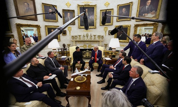 U.S. President Donald Trump and Ukrainian President Volodymyr Zelenskiy meet at the Oval Office of the White House, amid negotiations to end the Russian war in Ukraine, in Washington, D.C., U.S., Augu ...