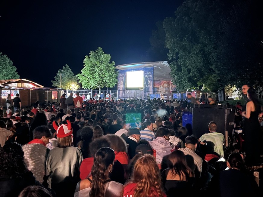 Le 12 juillet 2026, la fan zone de Vevey a vibré pour le match Suisse-Argentine. Watson y était.