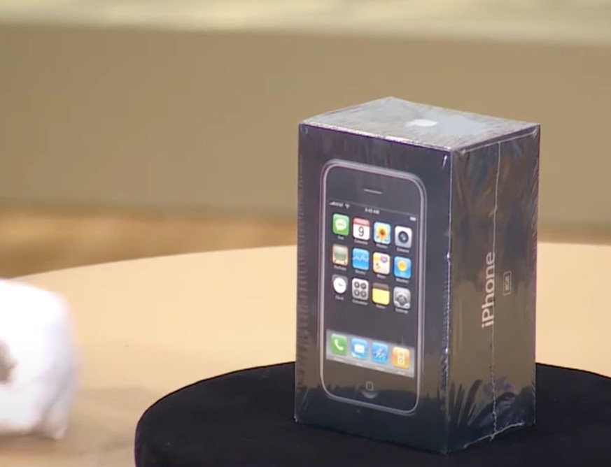 L'un des tout premiers iPhone de l'histoire a été vendu à un prix fou 