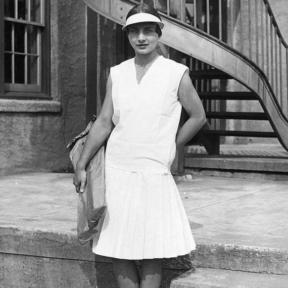 (Original Caption) The champion--Helen Wills Moody starts two-week practice period before sailing to defend Wimbledon and French titles. Moody shown during her first day of practice at the West Side T ...