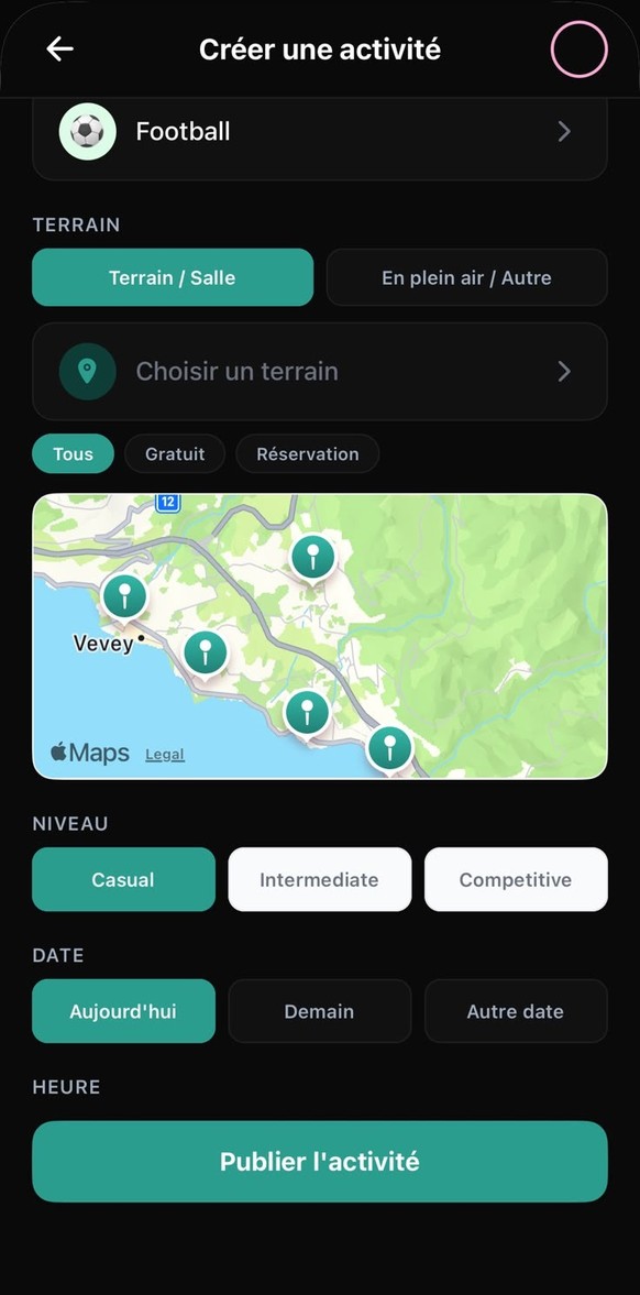 Voici comment se présente la page pour créer un événement, en l'occurence un match de foot: la géolocalisation du terrain, le niveau et la date.