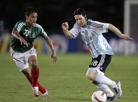 Mexico&#039;s Fernando Arce, left, challenges Argentina&#039;s Lionel Messi during their Copa America semifinal game in Puerto Ordaz, Venezuela, Wednesday, July 11, 2007. (AP Photo/Ricardo Mazalan)