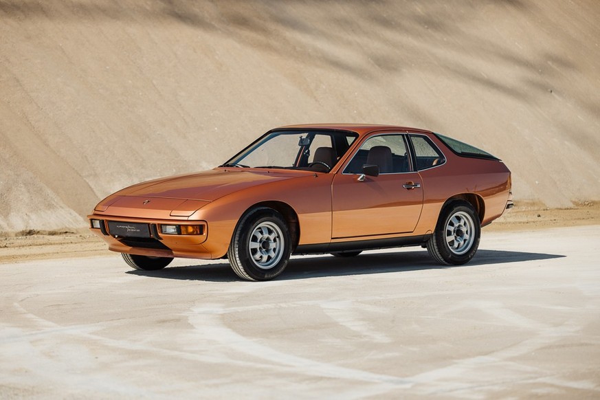 Porsche 924 from 1976

https://ruylclassics.nl/ClassicCars/porsche-924-juni-1976/?taal=DE