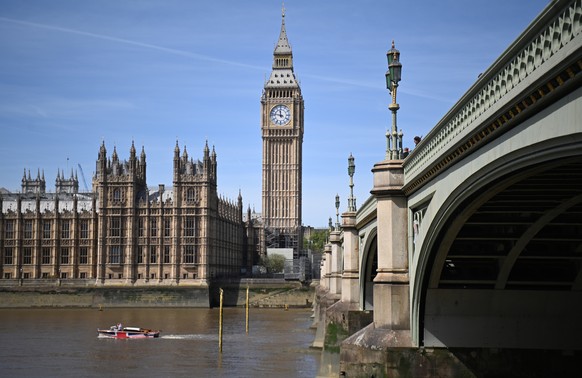 epa09930056 A boat passes the Houses of Parliament in Westminster in London, Britain, 06 May 2022. Local elections in the United Kingdom were held on 5 May 2022. Labour have taken three symbolic Londo ...