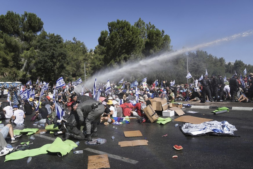 Israeli police disperse demonstrators blocking the road leading to the Knesset, Israel&#039;s parliament, during a protest against plans by Prime Minister Benjamin Netanyahu&#039;s government to overh ...