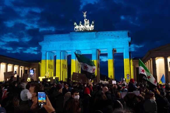 Berlin, porte de Brambourg, Drapeau Ukrainien, Manifestation