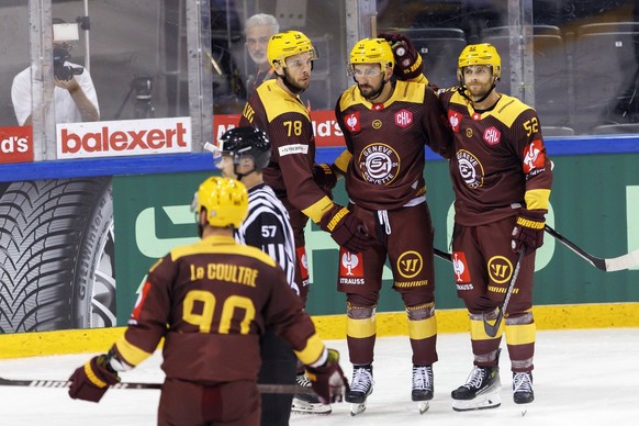 Geneve-Servette&#039;s forward Vincent Praplan, 2nd right, celebrates his goal with his teammates Geneve-Servette&#039;s defender Simon Le Coultre #90, Geneve-Servette&#039;s forward Marc-Antoine Poul ...