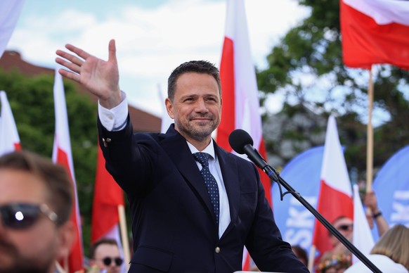epa12139037 Mayor of Warsaw and Civic Coalition (KO) candidate for the Polish presidential election, Rafal Trzaskowski meets with local residents in Rybnik, Poland, 27 May 2025. Trzaskowski will face  ...