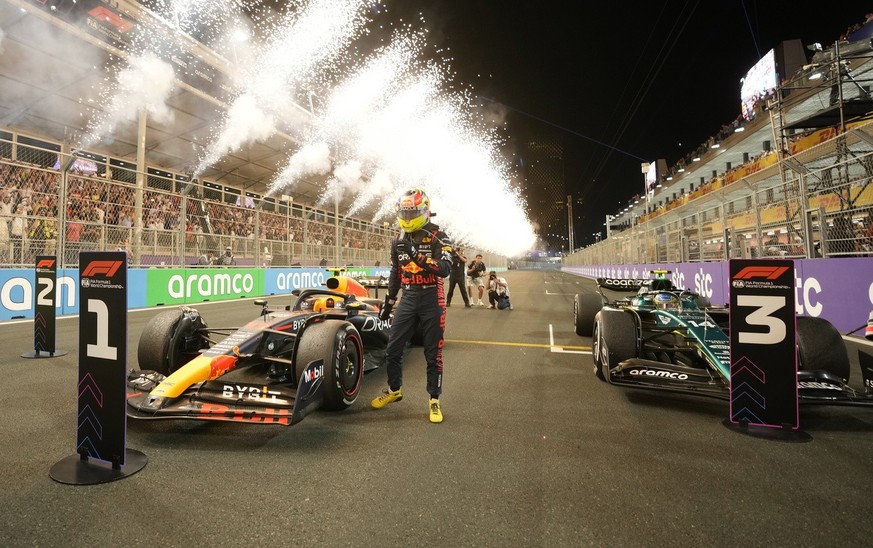 Le pilote Mexicain Sergio Perez, de l&#039;écurie Red Bull Racing, célèbre sa victoire au Grand Prix d&#039;Arabie saoudite le 19 mars 2023. EPA/Luca Bruno / POOL