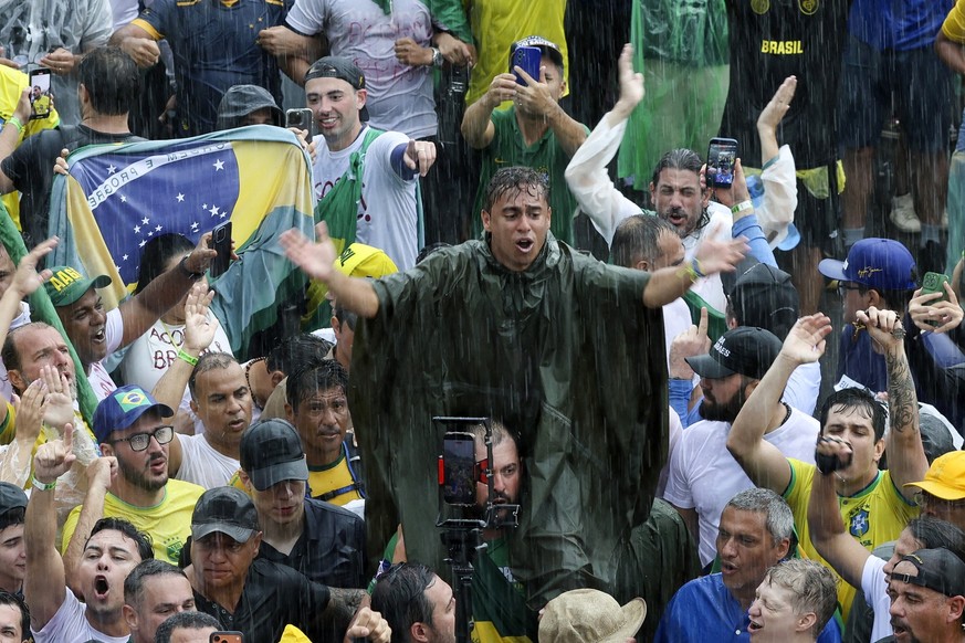 La foudre s'abat sur une manifestation pro-Bolsonaro au Brésil