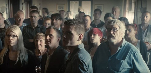 Les Anglais, devant l'absurde spectacle d'un Premier ministre en pleine action avec une truie.