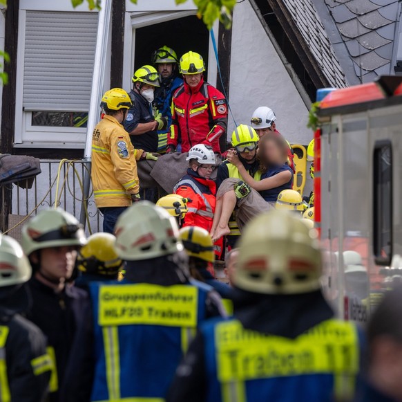 Quatre personnes ont été sorties des décombres.