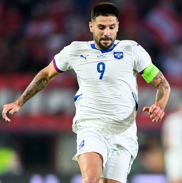 epa11390257 Aleksandar Mitrovic of Serbia (L) in action with Leopold Querfeld of Austria (R) during the friendly international soccer match between Austria and Serbia in Vienna, Austria, 04 June 2024. ...