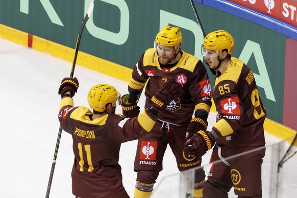 Geneve-Servette&#039;s forward Marco Miranda #85 celebrates his goal with his teammates Geneve-Servette&#039;s forward Vincent Praplan #11 and Geneve-Servette&#039;s forward Tanner Richard, centre, af ...