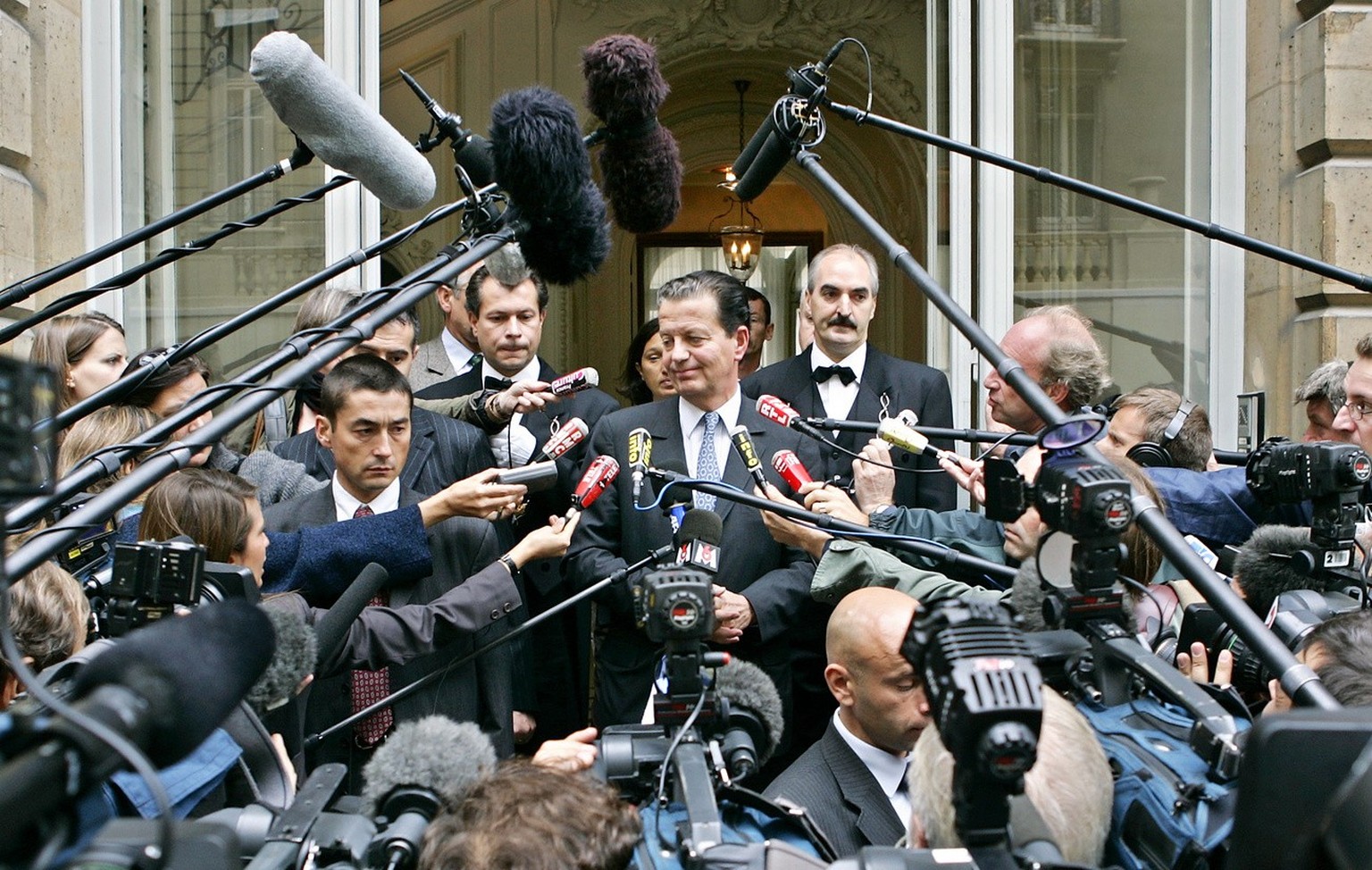 French Justice Minister Dominique Perben, rear center, addresses reporters Monday, Sept. 27, 2004 at the Justice Ministry in Paris, after meeting with the seven acquitted defendants of the Outreau ped ...