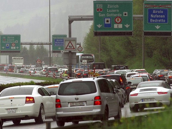 Le trafic de retour en direction du nord de la Suisse a pris de l&#039;ampleur lundi.