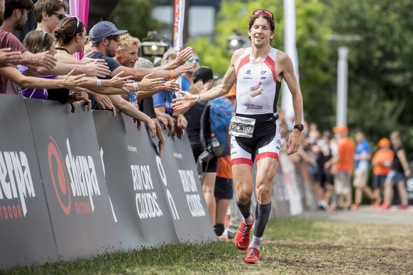 Gabriel Lombriser gewinnt den Gigathlon als Single, aufgenommen am Sonntag 9. Juli 2017 waehrend des zweiten Tages des Gigathlon Switzerland. (KEYSTONE/Ennio Leanza)