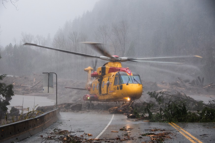 epa09587344 A handout photo made available by the Royal Canadian Air Force showing rescue operations following flooding caused by days of rain in Agassiz, British Columbia, Canada, 16 November 2021 (i ...