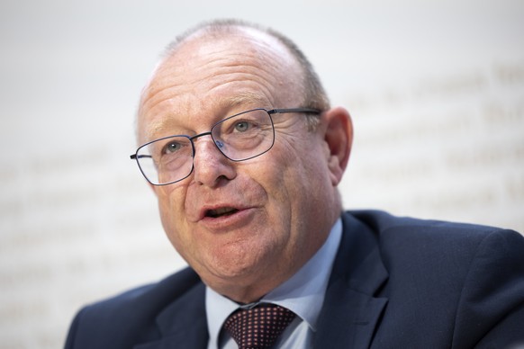 Jean-Luc Addor, Nationalrat SVP-VS, spricht waehrend einer Medienkonferenz eines ueberparteilichen Komitees gegen die Volksinitiative &quot;Fuer eine engagierte Schweiz (Service-Citoyen-Initiative)&qu ...