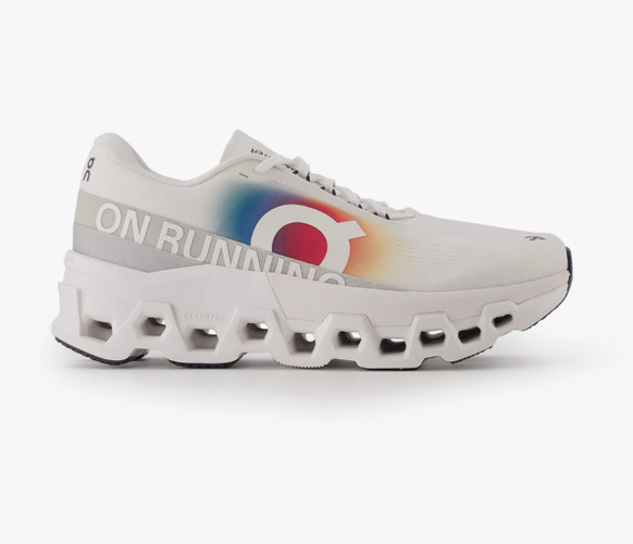 Les athlètes seront aussi équipés de la fameuse «Cloud Monster 2», qui fait les beaux jours de On chez les coureurs à pied. 249,90CHF la paire.