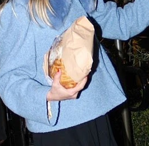 Les miches de pain au levain ont été aperçues quittant le club privé Bird Streets.