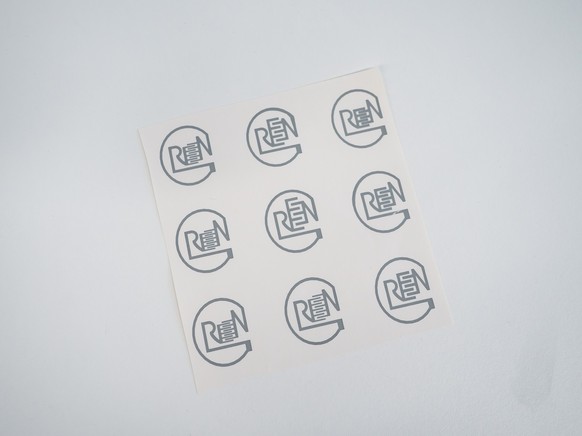 Des chercheurs de l&#039;Empa, de l&#039;EPFL et du CSEM ont mis au point une étiquette-capteur intelligente et « verte » qui mesure la température et l&#039;humidité de l&#039;air en temps réel – et  ...