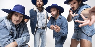 «La poutine, c'est de la bonne merde»: 26 questions folles à Bleu Jeans Bleu