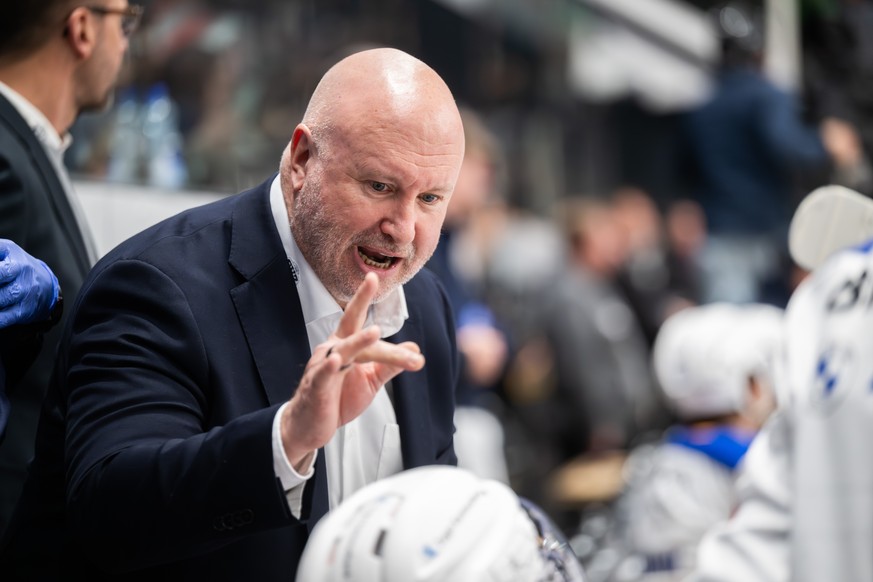 Head Coach Benoit Groulx (EVZ), during the regular season of National League Swiss Championship 2025/26 between HC Lugano and EV Zug at the ice stadium Corner Arena in Lugano Switzerland, Monday, Marc ...