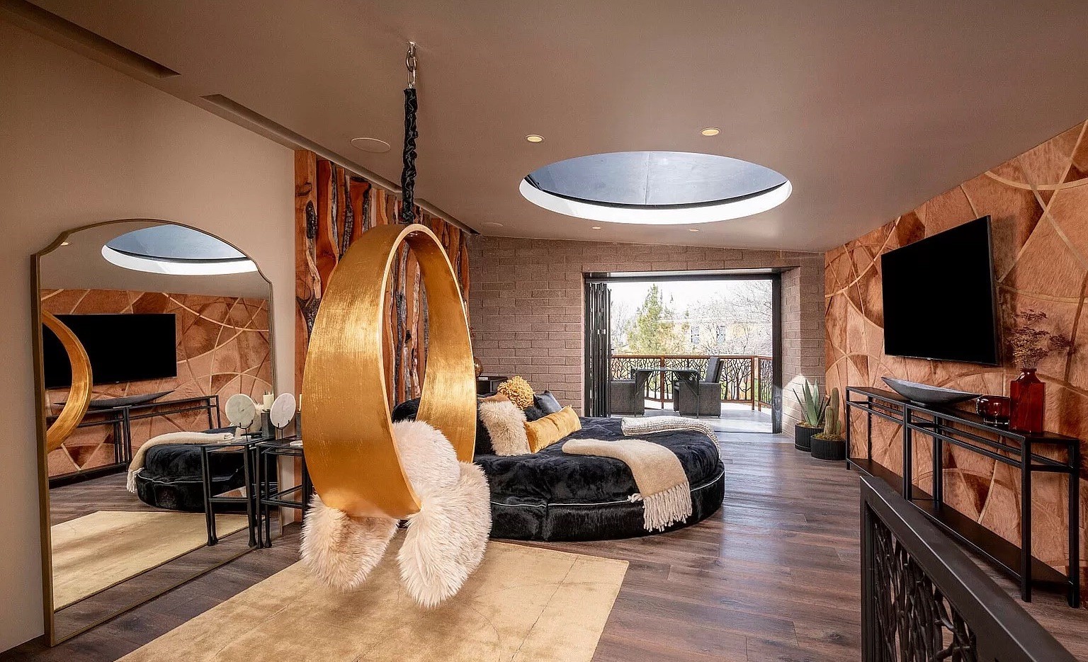 Crazy Villa in Gilbert Arizona für 20 millionen dollar https://www.zillow.com/homedetails/21423-S-147th-St-Gilbert-AZ-85298/59261224_zpid/