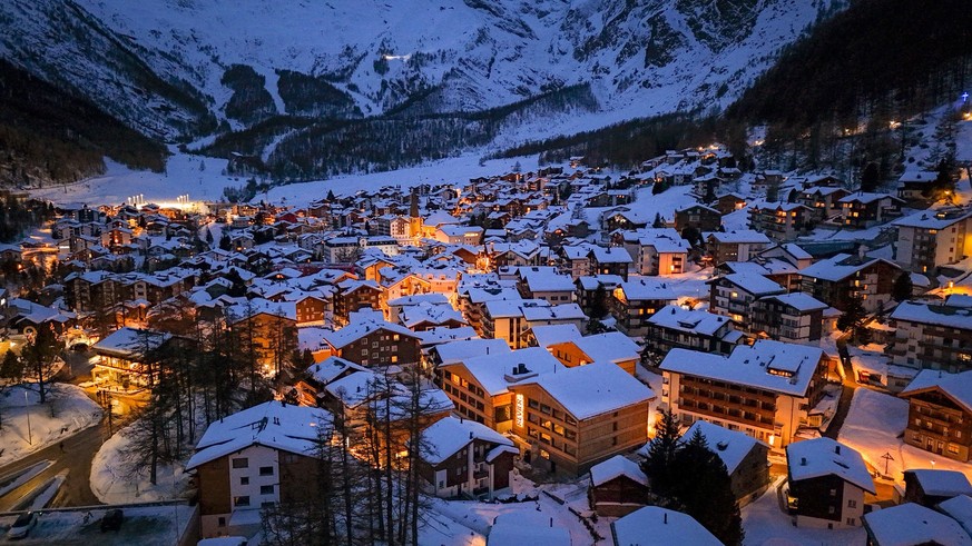 Neue Hotels Schweiz 2025 Saas-Fee Revier Mountain Lodge Rauszeit