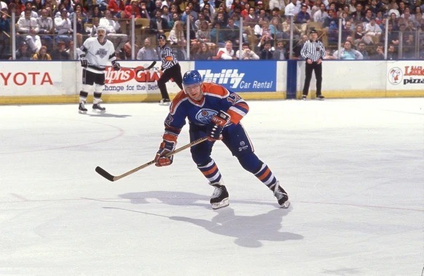 Le fameux Jari Kurri, qui a remporté cinq fois la Coupe Stanley avec les Edmonton Oilers.