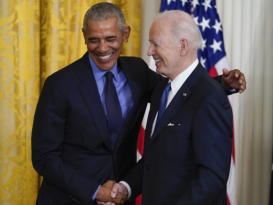 Barack Obama et Joe Biden ont rivalisé de blagues et de complicité, comme à l&#039;époque où le premier était président et le second son vice-président.