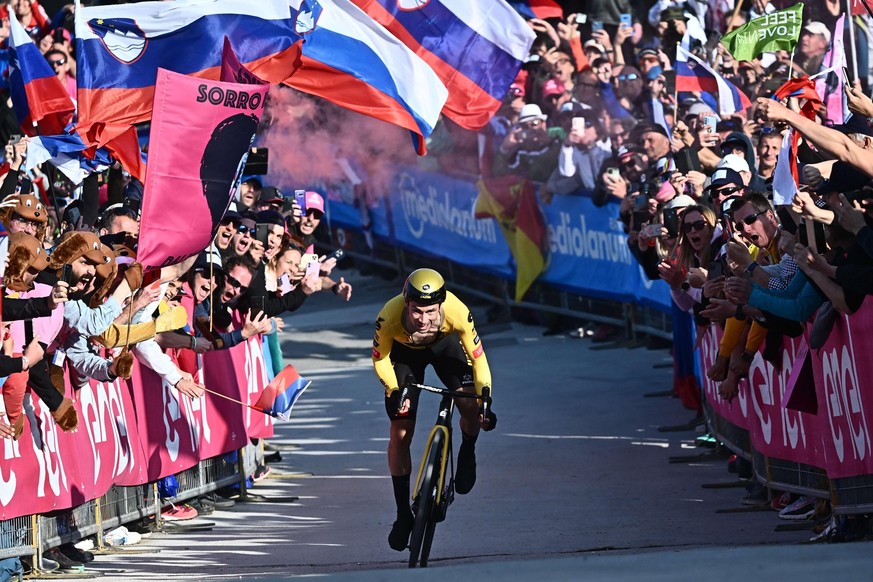 epa10658050 Slovenian rider Primoz Roglic of team Jumbo Visma approaches the finish line to win the 20th stage of the 2023 Giro d&#039;Italia cycling race, an individual time trial (ITT) over 18,6 km  ...