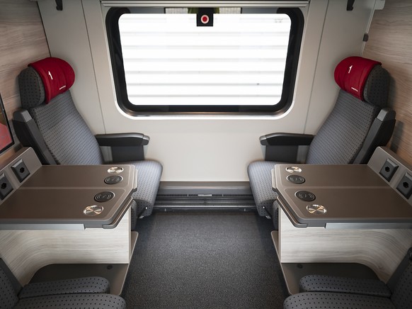 Parmi les am�liorations et modernisations apport�es: un concept d'�clairage repens�, une nouvelle sellerie, un nouveau rembourrage des si�ges, de nouvelles moquettes et de nouvelles tables lat�ra ...