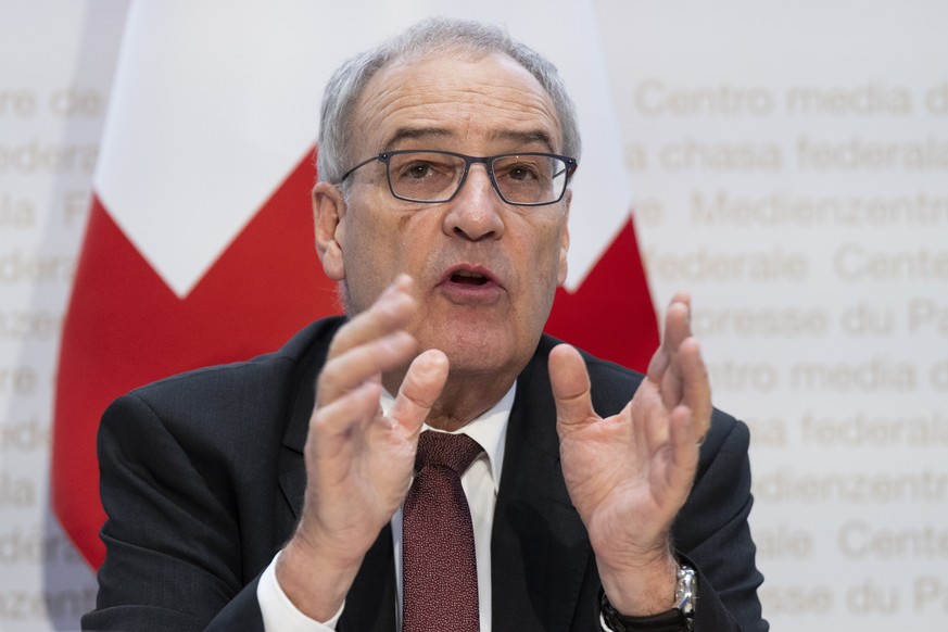 Bundesrat Guy Parmelin spricht an einer Medienkonferenz ueber die Handelsbeziehungen mit den USA, am Donnerstag, 7. August 2025, in Bern. (KEYSTONE/Peter Schneider)