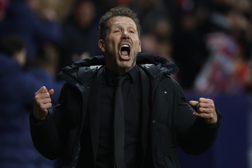 epa12732705 Atletico Madrid's coach Diego Simeone celebrates a goal during the Copa del Rey semifinal first leg soccer match between Atletico Madrid and FC Barcelona, in Madrid, Spain, 12 Februar ...
