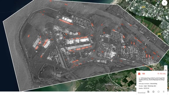 Des bateaux rendus visibles sur une image satellite : SpaceKnow a procédé de manière similaire avec les images Iceye des scènes de crime.