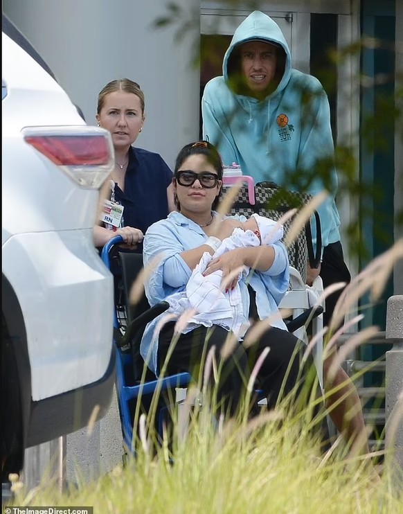Vanessa Hudgens est maman, mais les paparazzis la harcèlent
