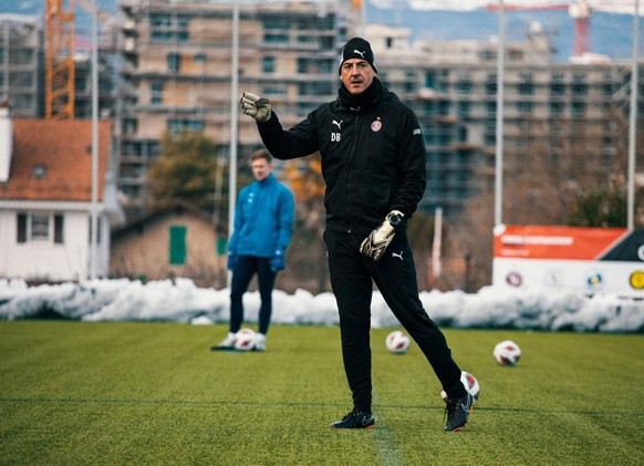 Pratique, les gants de gardien en hiver!
