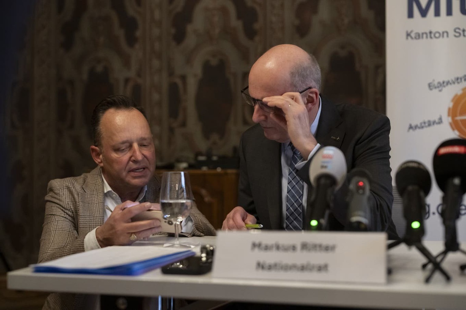 Le consultant en relations publiques Lorenz Furrer a également soutenu Ritter lors de la conférence de presse au cours de laquelle il a annoncé sa candidature.