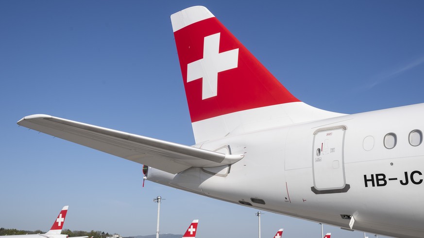 ARCHIVBILD ZUM STELLENABBAU BEI SWISS --- Parked planes of the airline Swiss at the airport in Zurich, Switzerland on Friday, 17 April 2020. The bigger part of the Swiss airplanes are not in use due t ...