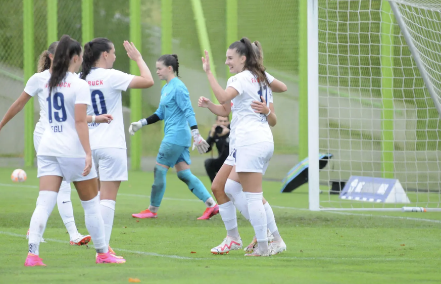 Le foot féminin suisse a repris: autre terrain, autre ambiance