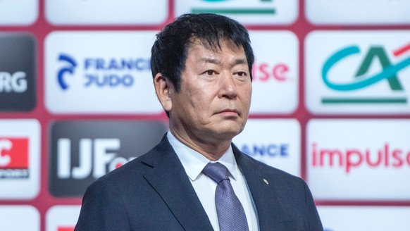 BERCY, FRANCE, 4 FEBRUARY: The u48kg medals were presented by Mr Morinari Watanabe, IOC Member and President of the International Gymnastics Federation during day 1 of the 2023 Paris Judo Grand Slam ( ...