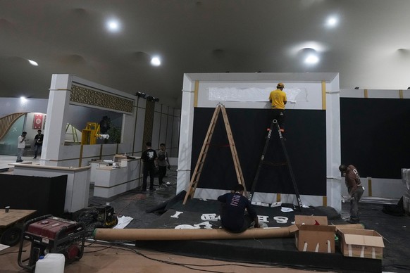Construction workers prepare the venue for the COP30 U.N. Climate Summit, Friday, Nov. 7, 2025, in Belem, Brazil. (AP Photo/Fernando Llano)
COP30 Climate Summit