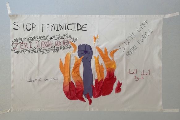 Une banderole qui va flotter au milieu des femmes en grève le 13 juin 2026.