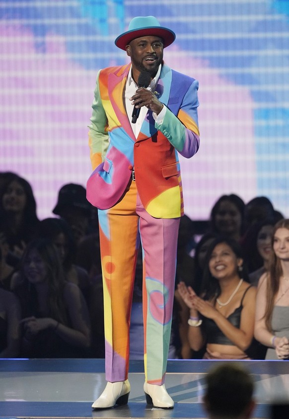 Host Wayne Brady speaks at the American Music Awards on Sunday, Nov. 20, 2022, at the Microsoft Theater in Los Angeles. (AP Photo/Chris Pizzello)